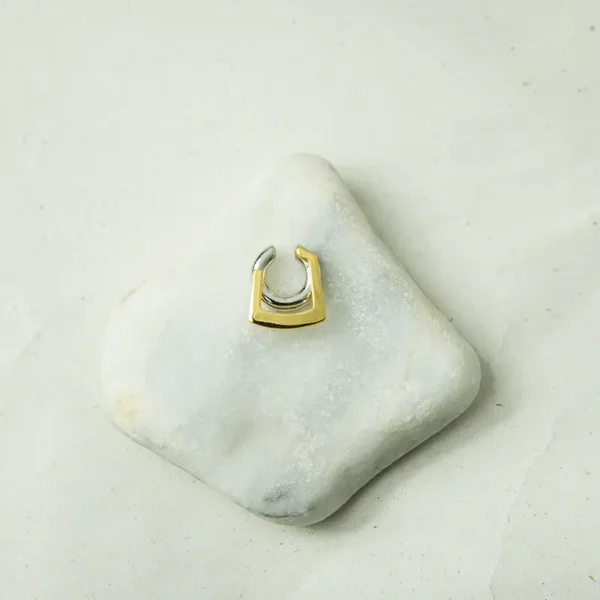 Earcuff Auren – Λαμπερό earcuff χωρίς τρύπημα για κομψή εμφάνιση