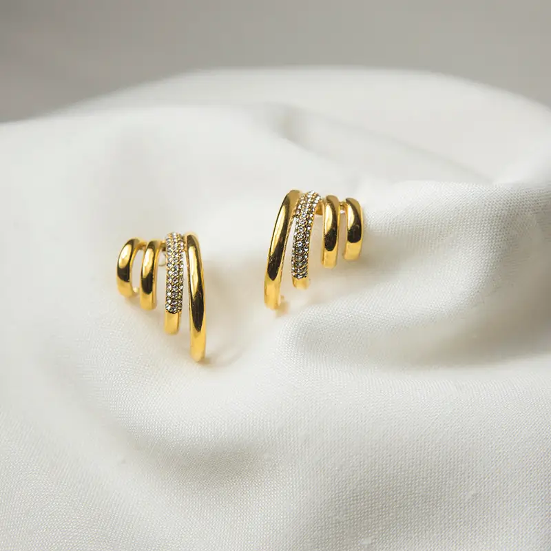 Σκουλαρίκια Niva με εφέ πολλαπλών piercing – Μοντέρνο ear look με ένα κόσμημα