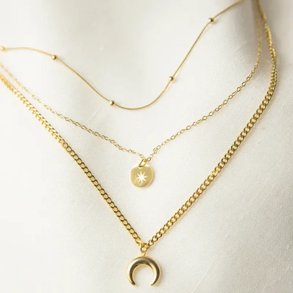 Τριπλό layering κολιέ Mirelle με μισοφέγγαρο σε χρυσό χρώμα