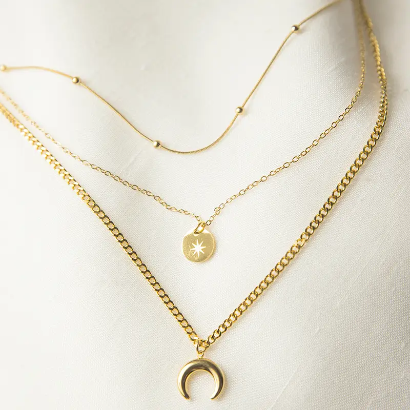 Τριπλό layering κολιέ Mirelle με μισοφέγγαρο σε χρυσό χρώμα