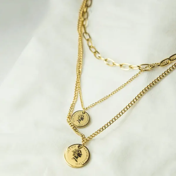 Κολιέ Nyra με charms – Πολλαπλό layering για κάθε μέρα