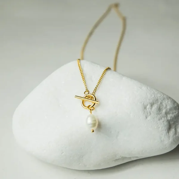 Κολιέ με πέρλα Isadora με διακοσμητικό μπροστινό κούμπωμα