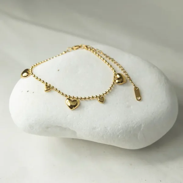 Βραχιόλι Amora: Χρυσή αλυσίδα με καρδιές που δεν μαυρίζει