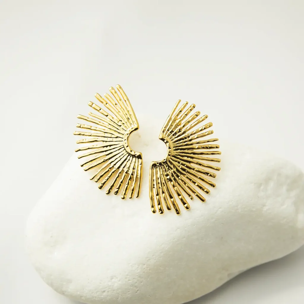 Χρυσά σκουλαρίκια σε σχήμα ήλιου